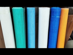 C Ściana z tkaniny ze szklanego włókna szklanego z różnymi barwami i długościami