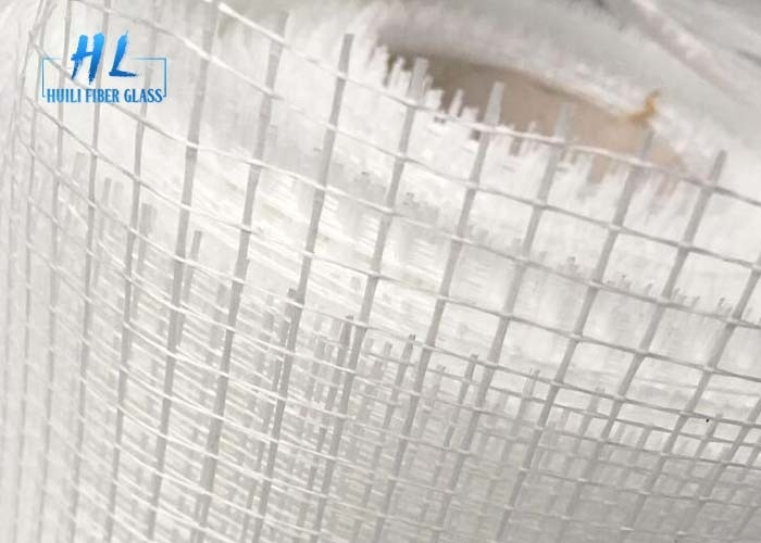 50m C Szkło kwadratowe Fiberglass Mesh Roll 4 * 4mm Otwór do wodoodpornej obróbki